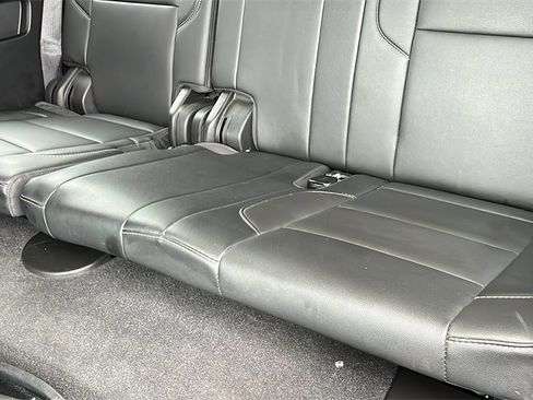 Used 2020 Chevrolet Suburban LT image 32