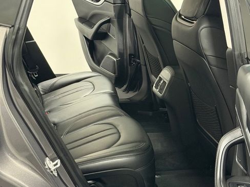 Used 2018 Maserati Levante S GranSport image 10