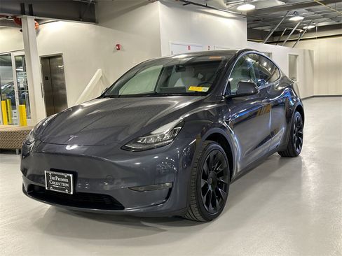 Used 2023 Tesla Model Y Long Range image 5