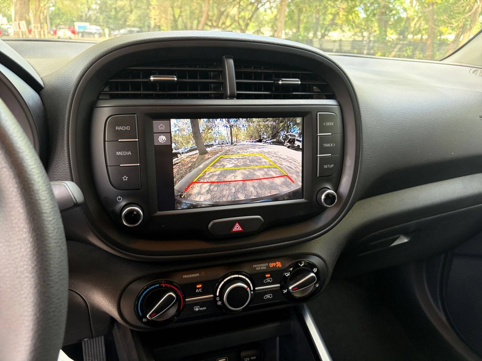 Used 2025 Kia Soul LX w/ LX Technology Package FWD image 16