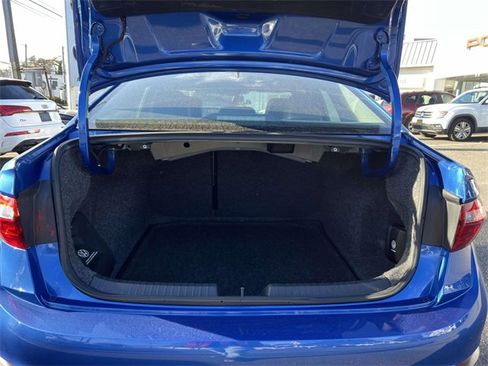 Used 2023 Volkswagen Jetta SE w/ Panoramic Sunroof Package image 6