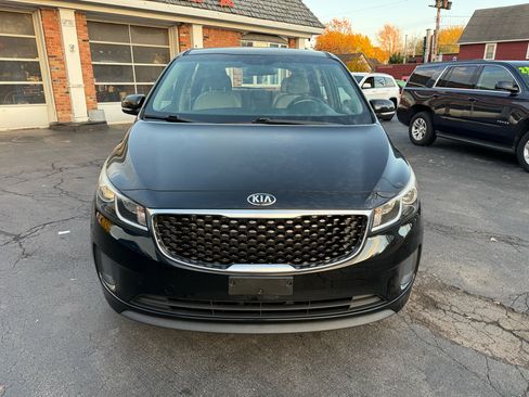 Used 2018 Kia Sedona L image 2