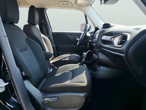 Used 2015 Jeep Renegade Latitude FWD image 12
