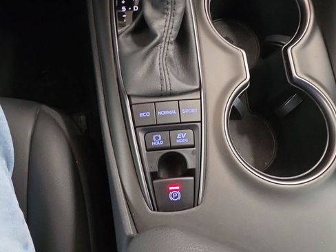 Used 2023 Toyota Camry SE FWD image 10