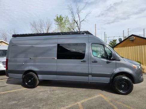 Used 2022 Mercedes-Benz Sprinter 2500 image 3