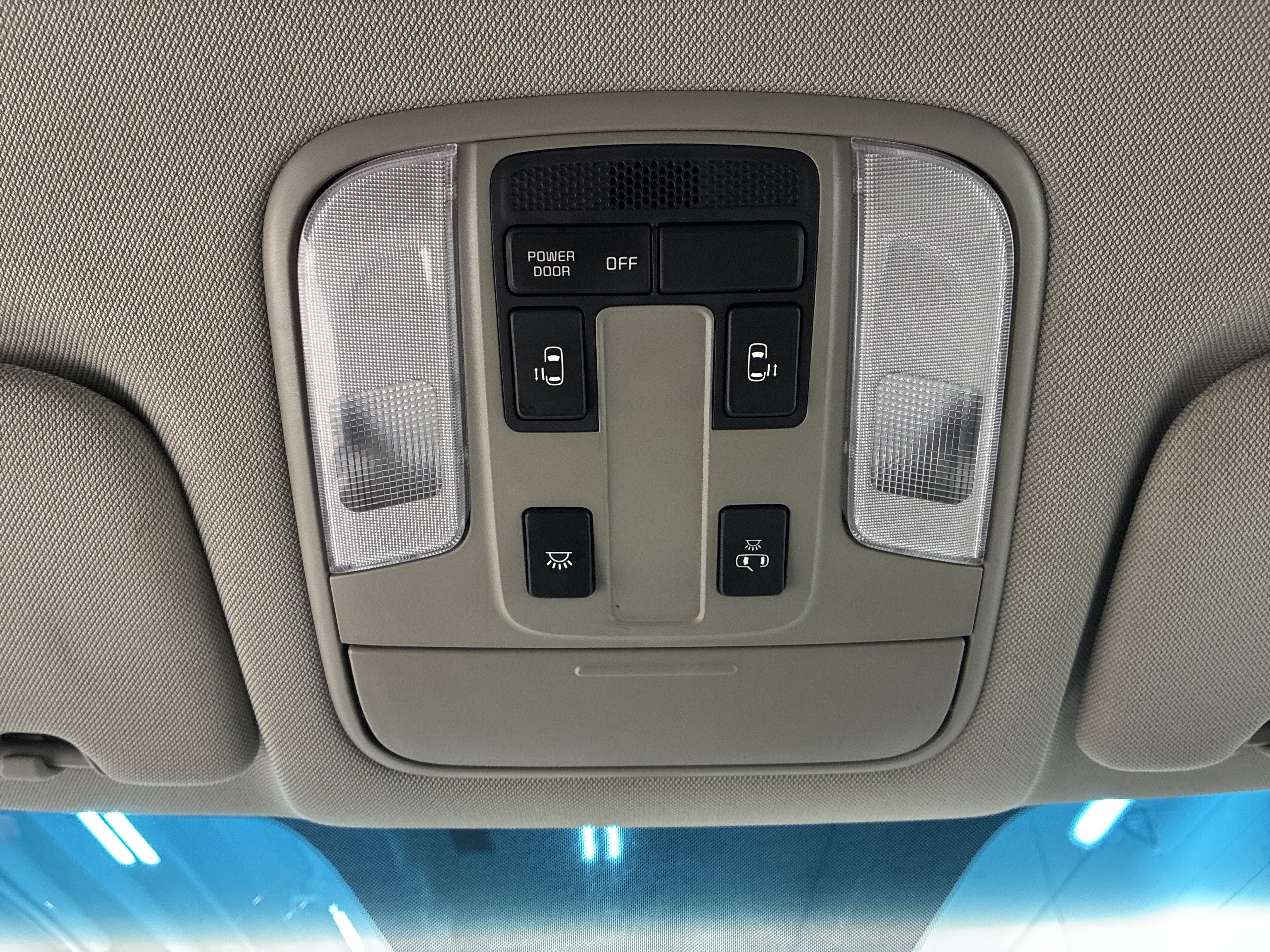 Used 2018 Kia Sedona LX FWD image 30