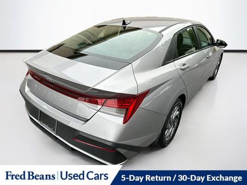 Used 2025 Hyundai Elantra Hybrid FWD image 10