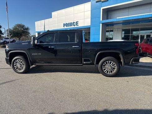 Used 2023 Chevrolet Silverado 2500 High Country w/ Technology Package image 2