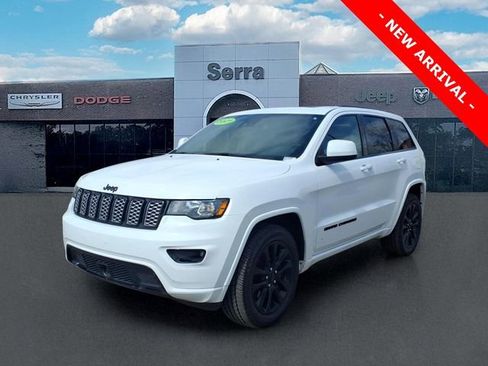 Used 2021 Jeep Grand Cherokee Laredo X image 3