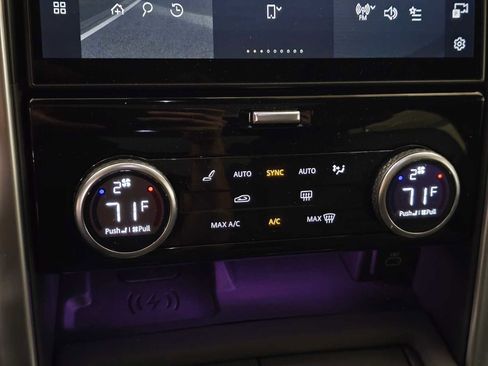 Used 2025 Land Rover Discovery S AWD/4WD image 29