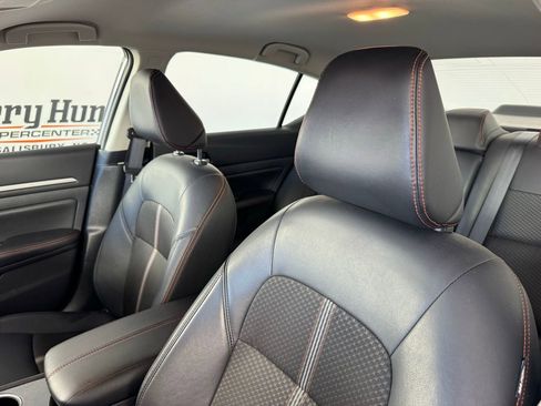 Used 2025 Nissan Altima 2.5 SR image 3