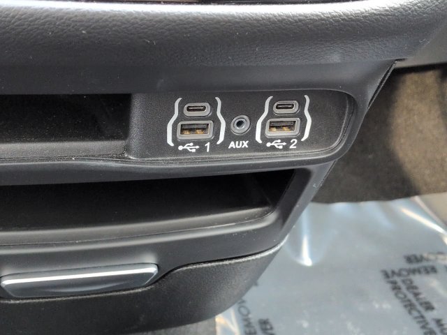 Certified 2025 Chrysler Pacifica Select FWD image 22