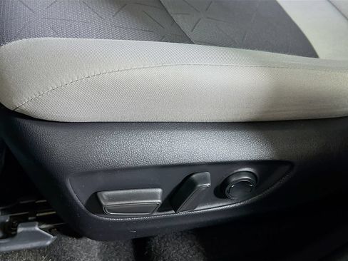 Used 2020 Toyota RAV4 XLE w/ Convenience Package AWD/4WD image 16