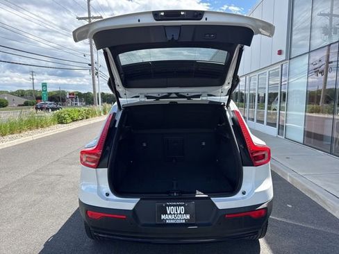 Used 2025 Volvo XC40 B5 Plus AWD/4WD image 10