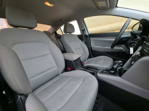 Used 2018 Hyundai Elantra SEL FWD image 16