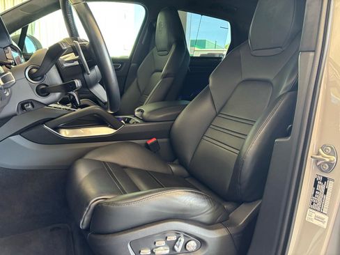 Used 2020 Porsche Cayenne Turbo S w/ Premium Package Plus AWD/4WD image 16
