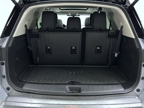 New 2026 Nissan Pathfinder Platinum AWD/4WD image 9
