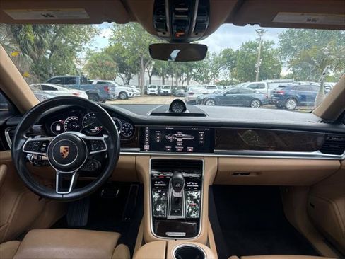 Used 2018 Porsche Panamera 4 image 24