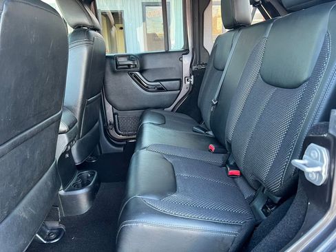 Used 2016 Jeep Wrangler Unlimited Sahara image 12