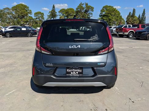 Certified 2023 Kia Soul EX image 8
