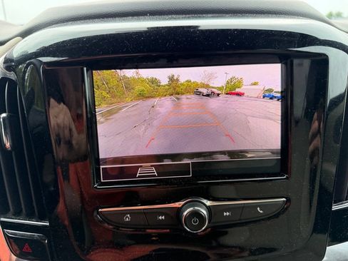 Used 2023 Chevrolet Traverse LS FWD image 17