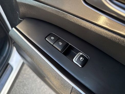 Used 2023 Kia Sorento LX image 50