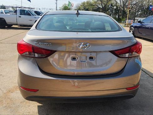 Used 2014 Hyundai Elantra SE image 4