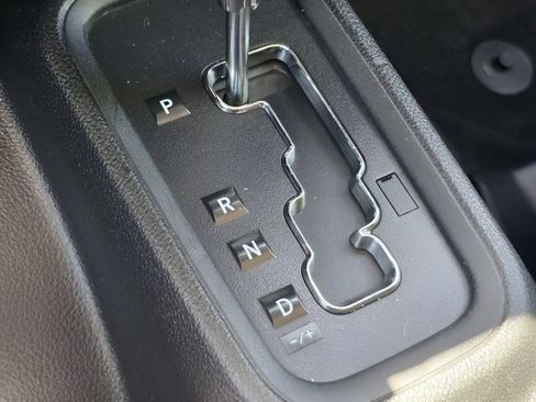 Used 2018 Jeep Wrangler Unlimited Sahara AWD/4WD image 28