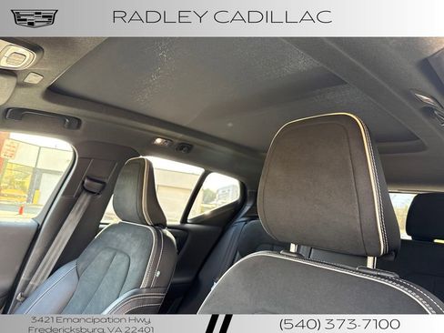 Used 2020 Volvo XC40 T5 R-Design image 2