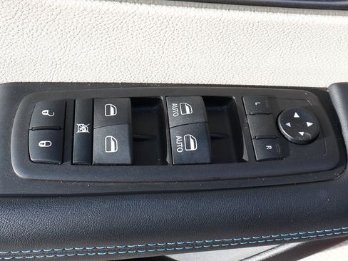 Used 2021 Chrysler Pacifica Touring image 16