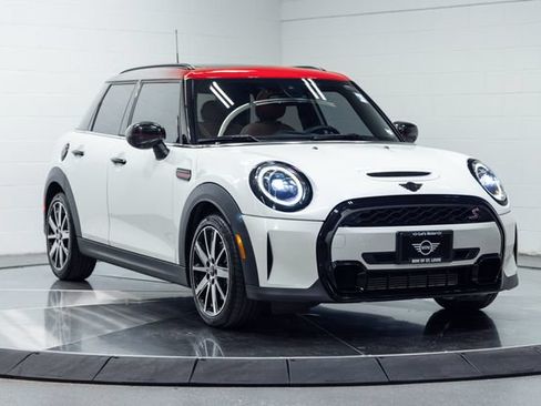 Used 2024 MINI Cooper S w/ Signature Upholstery Package FWD image 4
