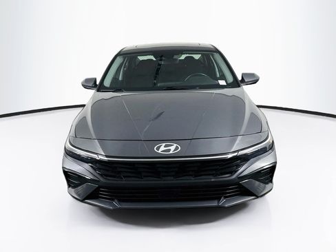 Used 2025 Hyundai Elantra SEL FWD image 2