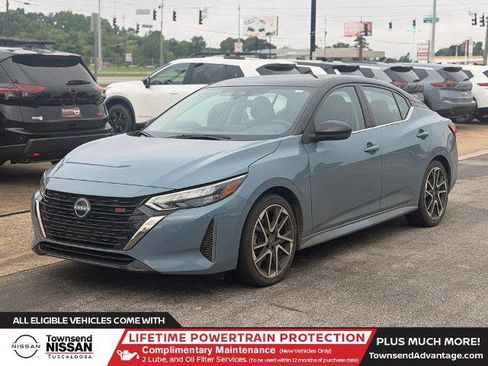 Certified 2025 Nissan Sentra SR FWD image 1
