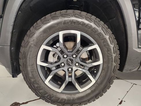 Used 2025 Chevrolet Equinox ACTIV w/ Convenience Package III FWD image 8