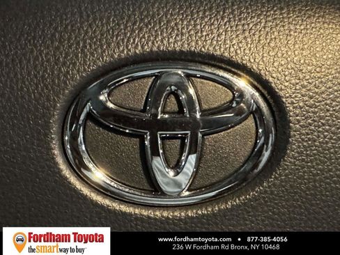Used 2025 Toyota Sienna LE FWD image 28