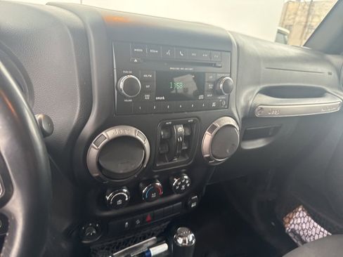 Used 2015 Jeep Wrangler Unlimited Sport w/ Quick Order Package 24S image 10
