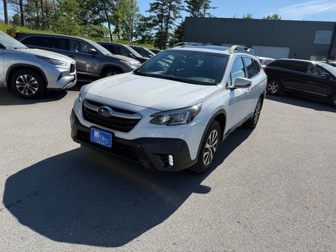 Used 2022 Subaru Outback Premium AWD/4WD image 2
