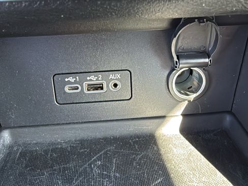 Certified 2023 Nissan Sentra SV FWD image 16