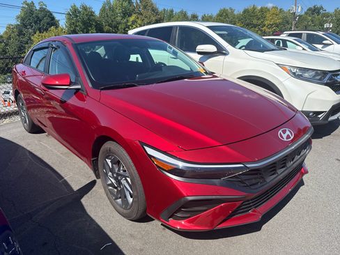 Used 2024 Hyundai Elantra Blue FWD image 3