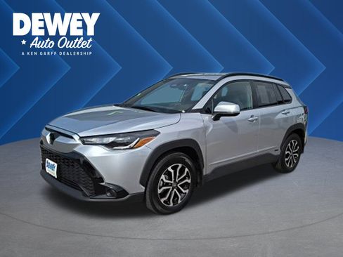 Used 2024 Toyota Corolla Cross SE image 1