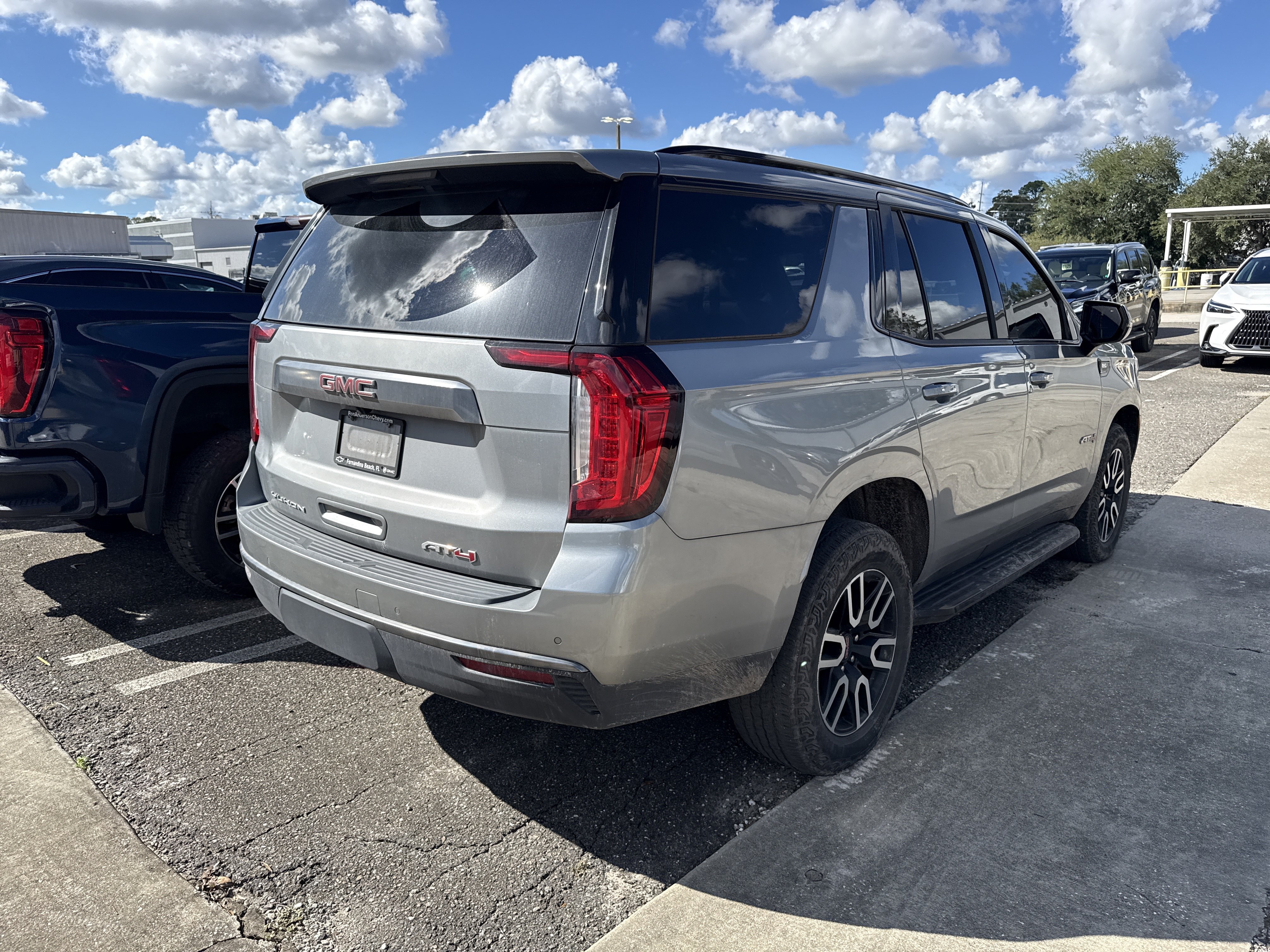 Used 2024 GMC Yukon AT4 AWD/4WD image 4