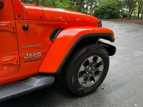Used 2018 Jeep Wrangler Unlimited Sahara AWD/4WD image 10