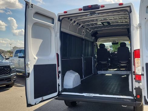 Used 2025 RAM ProMaster 2500 w/ Convenience Group FWD image 9
