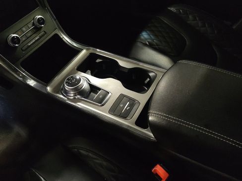 Used 2024 Ford Edge Titanium image 26