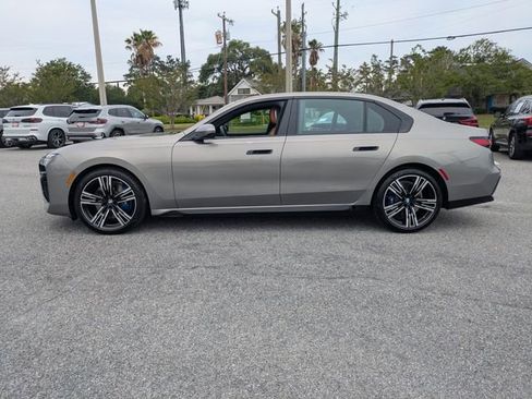 Used 2023 BMW 740i w/ Parking Assistance Package RWD image 8