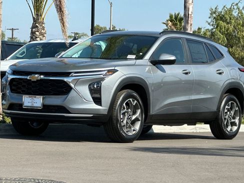 New 2026 Chevrolet Trax LT w/ Driver Confidence Package FWD image 8