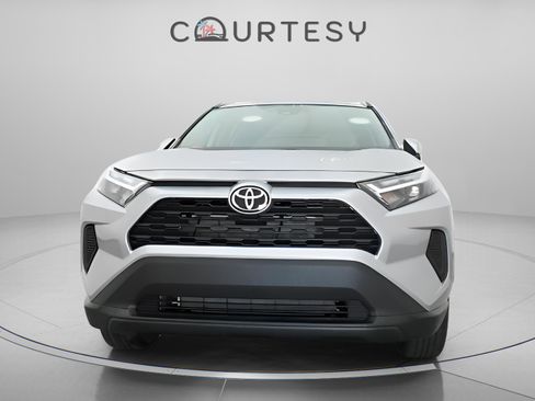 Used 2025 Toyota RAV4 XLE w/ Convenience Package FWD image 22