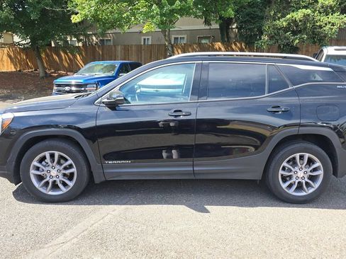 Used 2024 GMC Terrain SLT AWD/4WD image 6