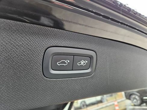 Certified 2023 Volvo XC90 T8 Plus AWD/4WD image 9