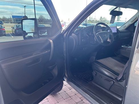 Used 2011 Chevrolet Silverado 2500 LT w/ Convenience Package image 29